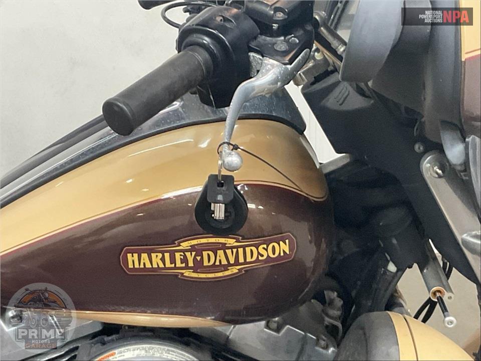 2014 Harley-Davidson FLHTCUTG TRIGLIDE ULTRA CLASSIC — фото 12