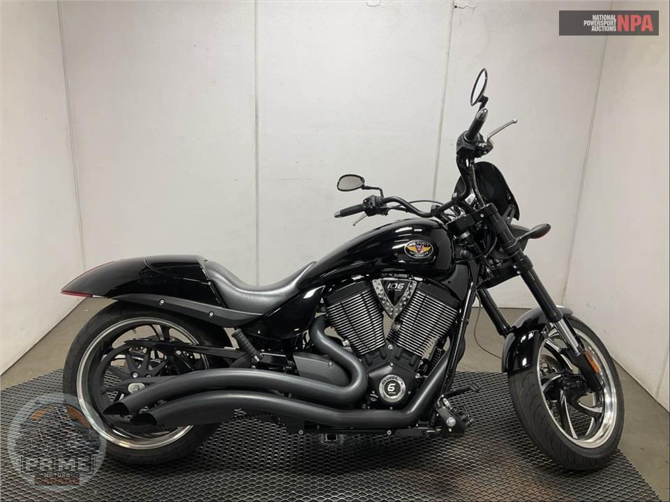 2011 Victory Motorcycles 8-BALL HAMMER — фото 1
