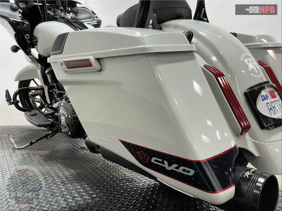 2020 Harley-Davidson FLTRXSE CVO ROAD GLIDE — фото 20