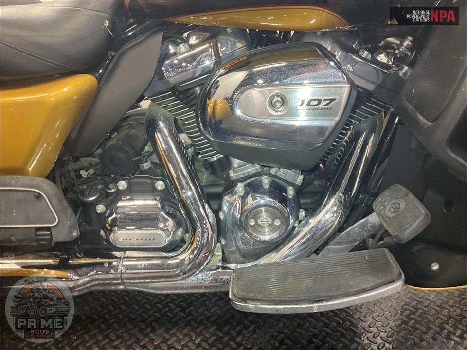 2017 Harley-Davidson FLHTCUTG TRIGLIDE ULTRA CLASSIC — фото 6