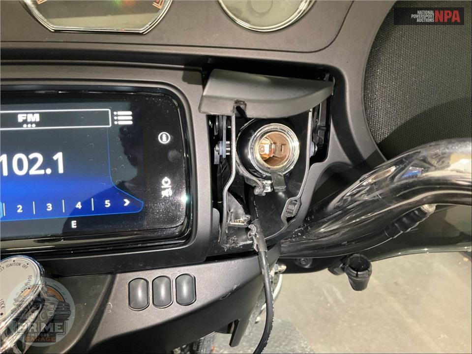 2019 Harley-Davidson FLHTCUTG TRI GLIDE ULTRA — фото 16