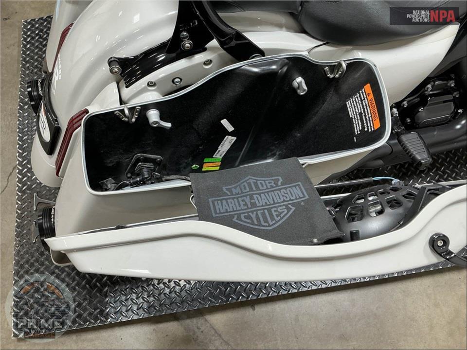 2020 Harley-Davidson FLTRXSE CVO ROAD GLIDE — фото 23