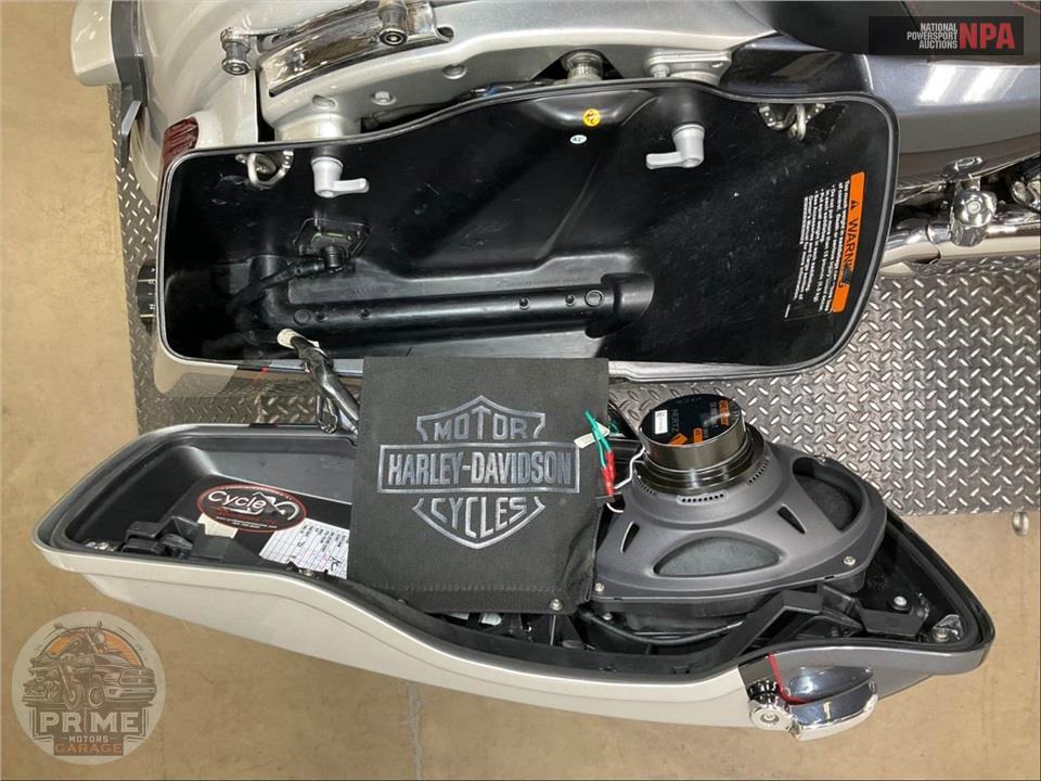 2019 Harley-Davidson FLTRXSE CVO ROAD GLIDE — фото 23