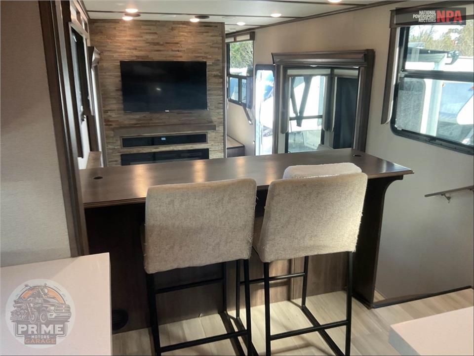 2022 Grand Design Recreational Vehicles M-390RK - SOLITUDE FIFTH WHEEL SERIES — фото 9
