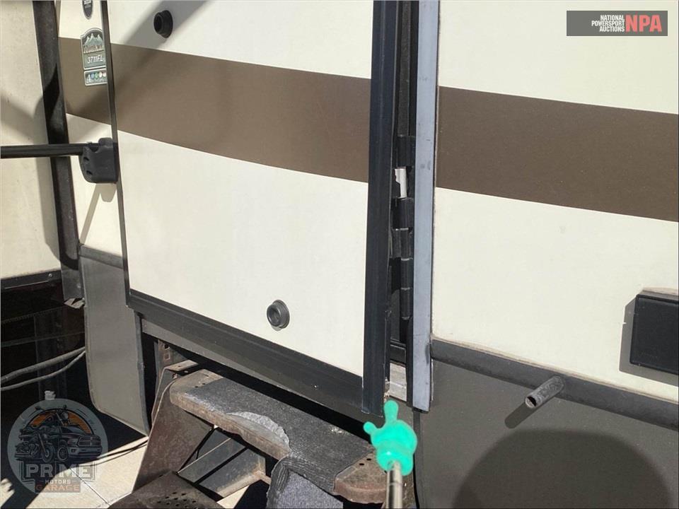 2016 Keystone Rv M-3711 FL - MONTANA FIFTH WHEEL SERIES — фото 31