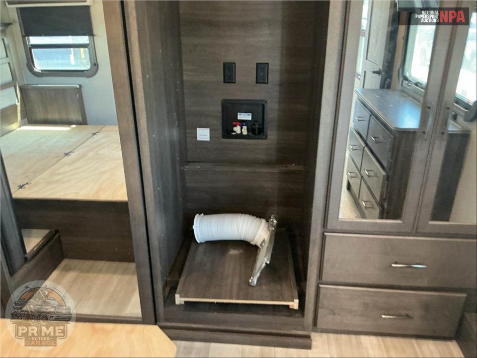 2022 Grand Design Recreational Vehicles M-390RK - SOLITUDE FIFTH WHEEL SERIES — фото 42