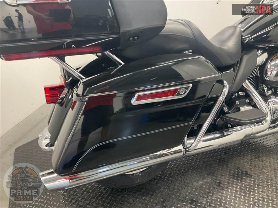2017 Harley-Davidson FLTRU ROAD GLIDE ULTRA — фото 25
