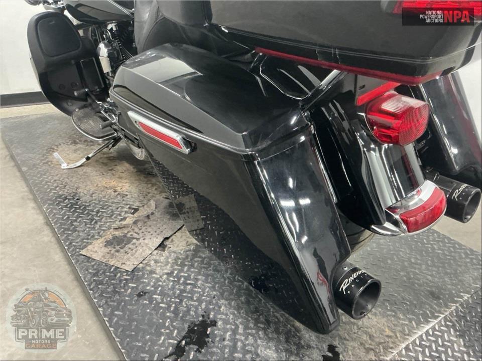 2015 Harley-Davidson FLHTCU ULTRA CLASSIC ELECTRA GLIDE — фото 12