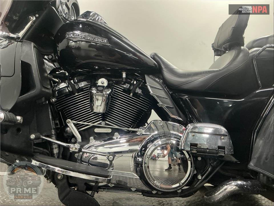 2017 Harley-Davidson FLHTCUTG TRIGLIDE ULTRA CLASSIC — фото 7
