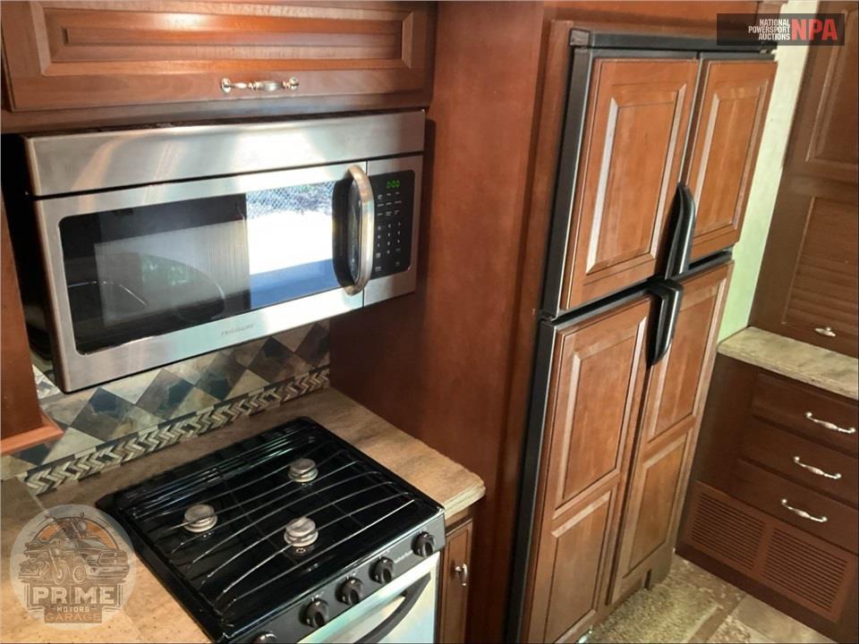 2013 Cedar Creek M-36RE - FIFTH WHEEL SERIES — фото 17