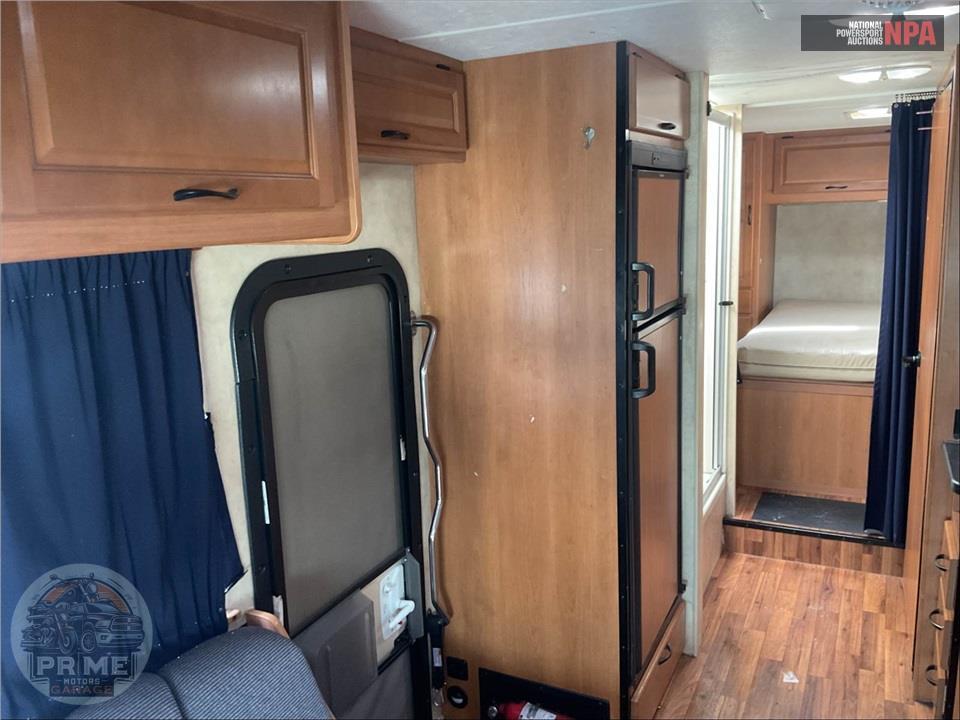 2013 Thor Motor Coach M-28A - MAJESTIC SERIES — фото 8