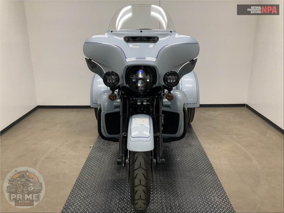 2025 Harley-Davidson FLHTCUTG TRI GLIDE ULTRA CLASSIC — фото 2