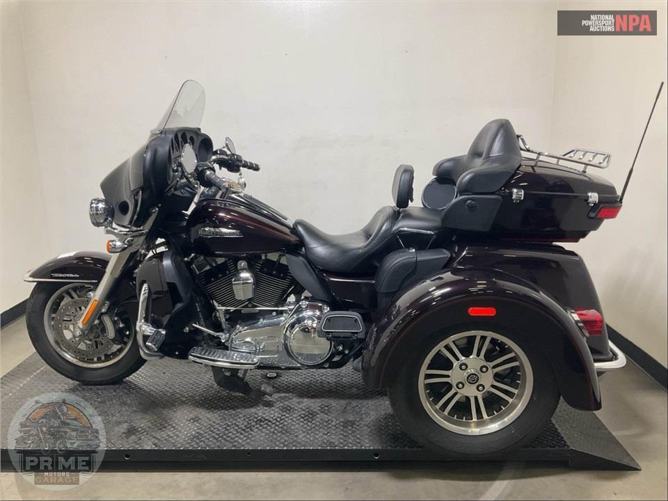 2014 Harley-Davidson FLHTCUTG TRIGLIDE ULTRA CLASSIC — фото 3