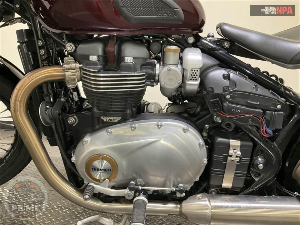 2018 Triumph BONNEVILLE BOBBER (RED/GREEN) — фото 7