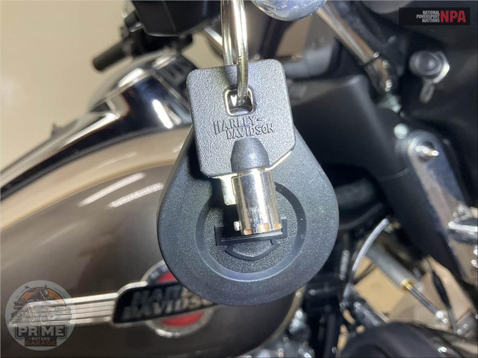 2023 Harley-Davidson FLHTCUTG TRI GLIDE ULTRA CLASSIC — фото 13
