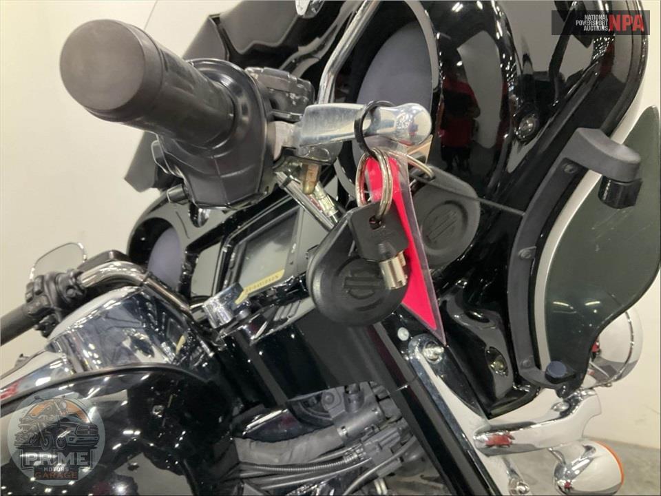 2016 Harley-Davidson FLHTK ELECTRA GLIDE ULTRA LIMITED — фото 9