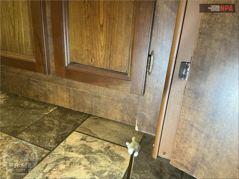 2015 Coachmen By Forest River M-360 IBL - CHAPARRAL FIFTH WHEEL SERIES — фото 17