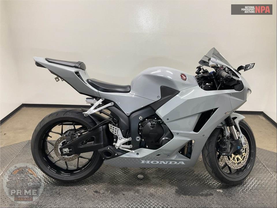 2025 Honda CBR600RR — фото 1