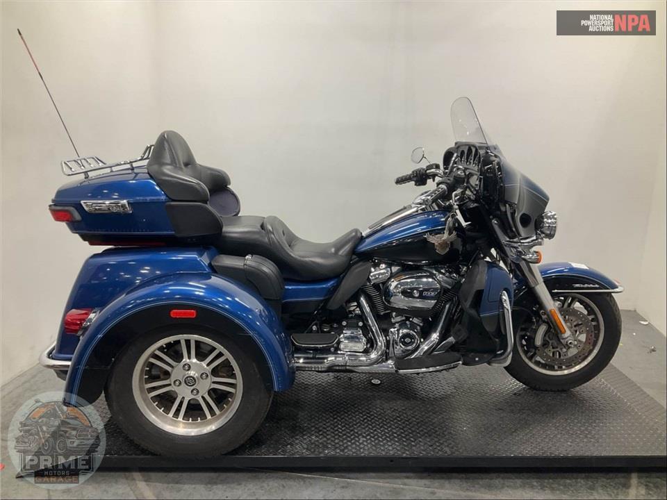 2018 Harley-Davidson FLHTCUTG TRI GLIDE ULTRA ANNIVERSARY — фото 1