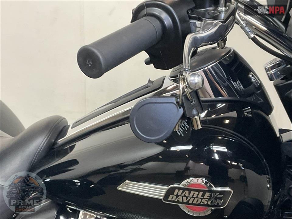 2024 Harley-Davidson FLHTCUTG TRI GLIDE ULTRA CLASSIC — фото 10