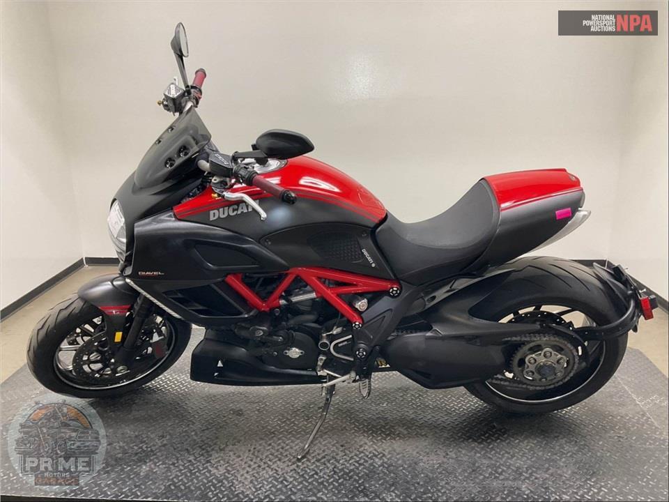 2012 Ducati DIAVEL CARBON — фото 3