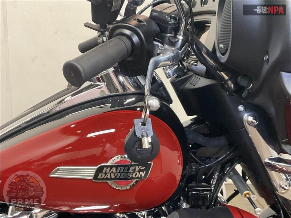 2024 Harley-Davidson FLHTCUTG TRI GLIDE ULTRA CLASSIC — фото 10
