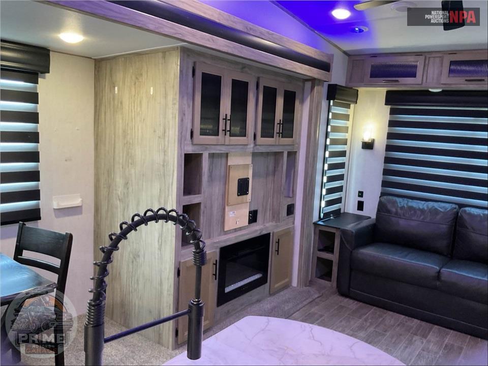 2021 Cherokee By Forest River M-3660SUITE - ARCTIC WOLF FIFTH WHEEL SERIES — фото 7