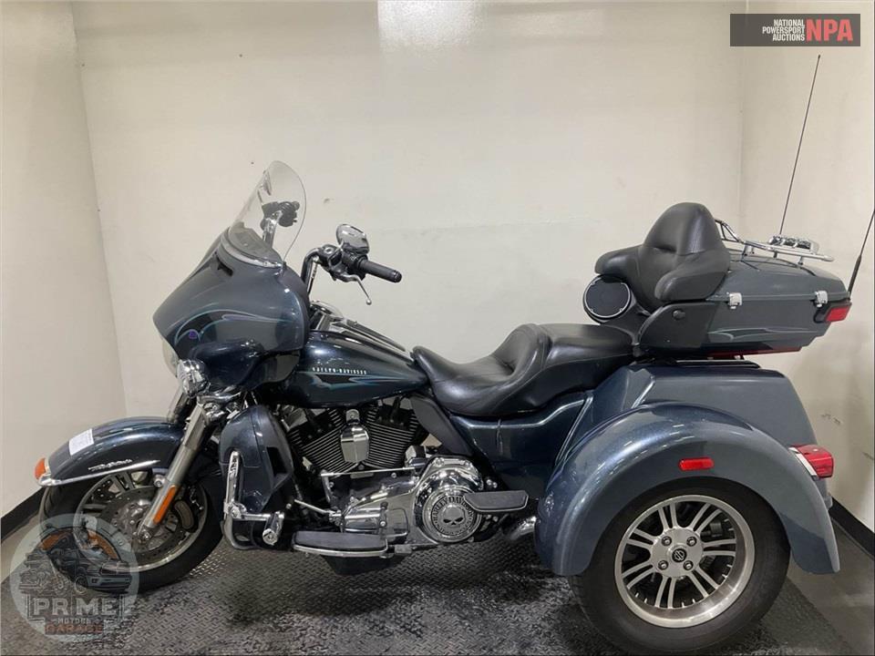 2015 Harley-Davidson FLHTCUTG TRIGLIDE ULTRA CLASSIC — фото 3
