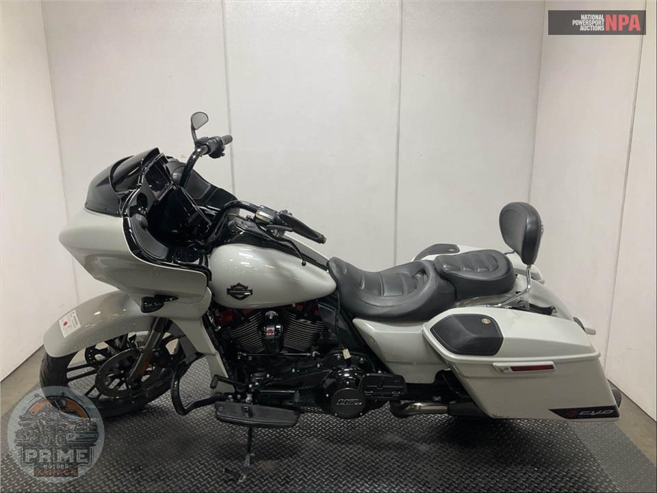 2020 Harley-Davidson FLTRXSE CVO ROAD GLIDE — фото 3