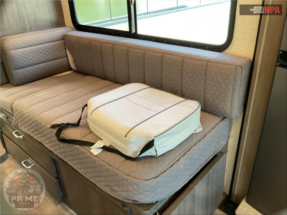 2017 Winnebago M-23A FORD - FUSE SERIES — фото 24