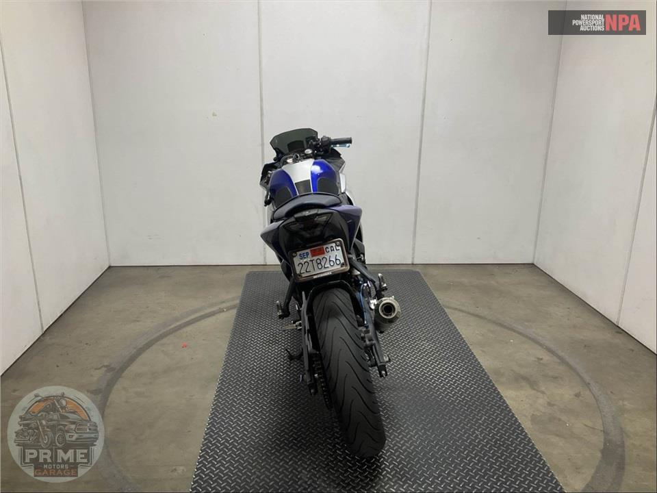 2015 Yamaha YZF-R3 — фото 4