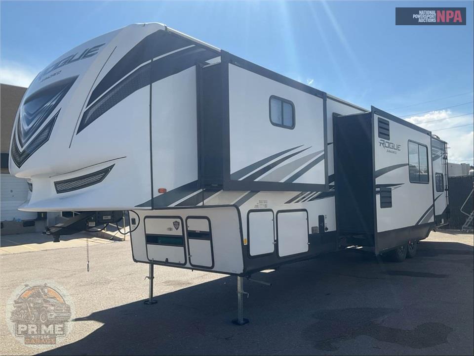 2021 Vengeance By Forest River M-4007V - ROGUE ARMORED TOY HAULER TOY HAULER SERIES — фото 2
