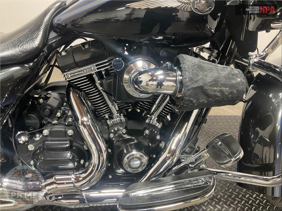 2013 Harley-Davidson FLTRXSE2 SCREAMIN EG ANN — фото 6