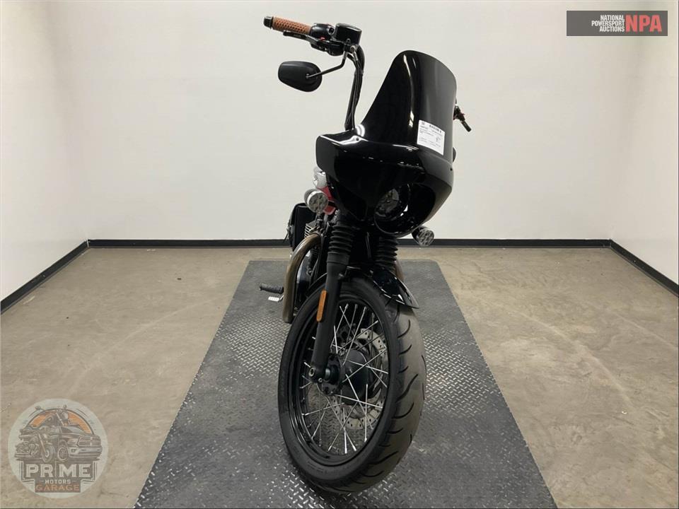 2018 Triumph BONNEVILE BOBBER (RED) — фото 2