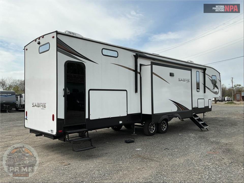 2023 Sabre By Forest River M-38DBQ - FIFTH WHEEL SERIES — фото 4
