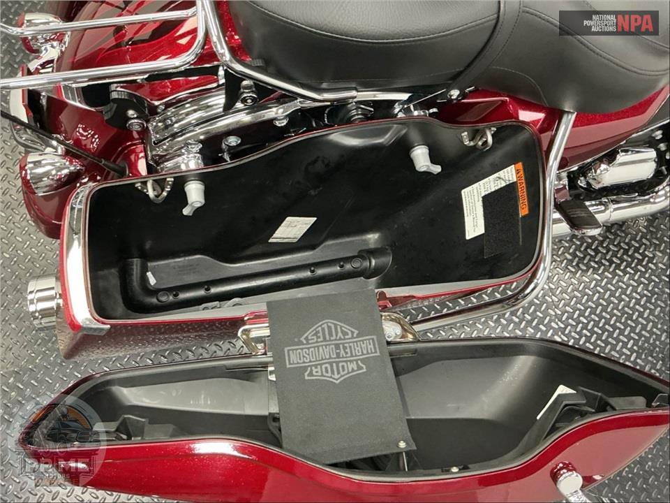 2017 Harley-Davidson FLHXS STREET GLIDE SPECIAL — фото 28