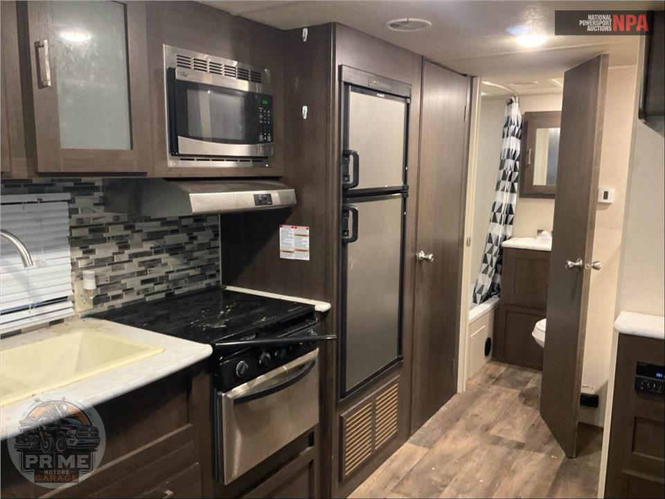 2018 Wildwood By Forest River M-230BHXL X-LITE SERIES — фото 7