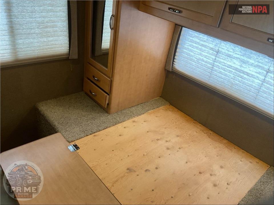 2017 Thor Motor Coach M-28Z E450-V10 - CHATEAU SERIES — фото 21