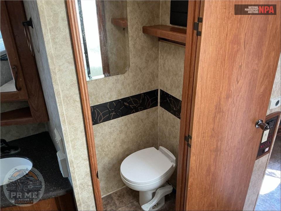 2011 Keystone Rv M-3400 RL - MONTANA HICKORY FIFTH WHEEL SERIES — фото 16