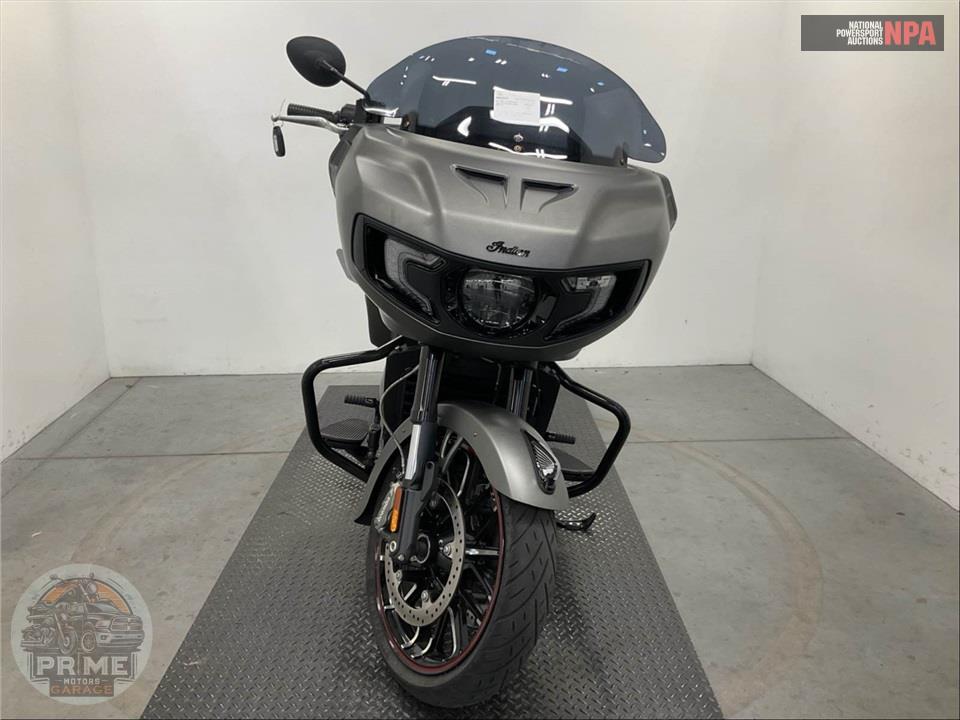 2023 Indian Motorcycle CHALLENGER DARK HORSE (SMOKE) — фото 2