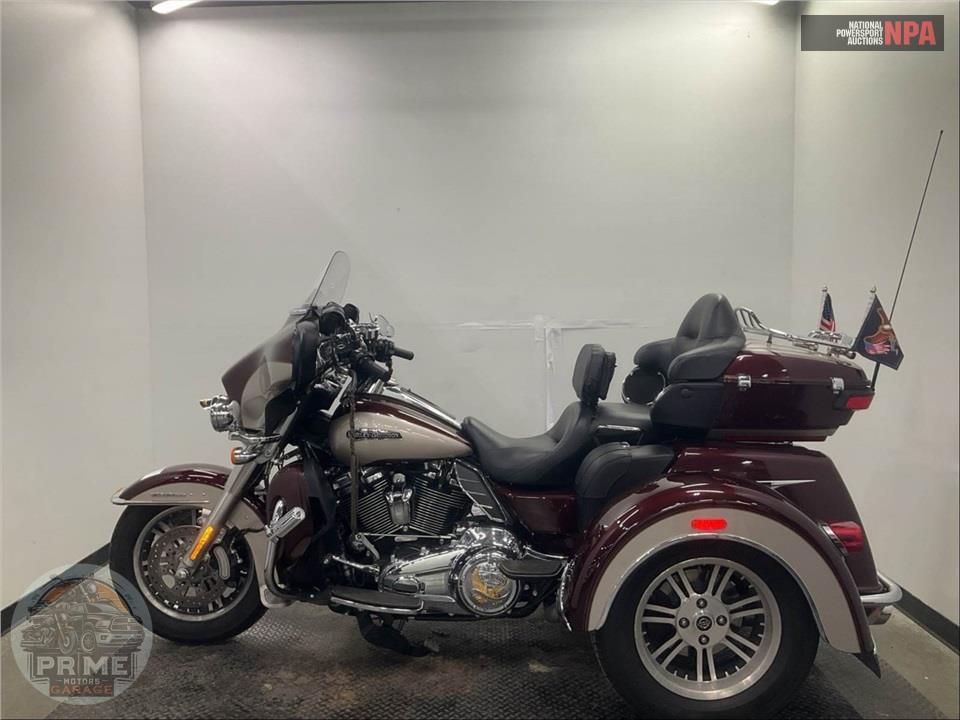 2018 Harley-Davidson FLHTCUTG TRI GLIDE ULTRA — фото 3
