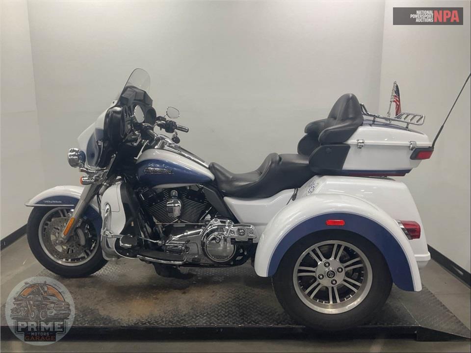 2015 Harley-Davidson FLHTCUTG TRIGLIDE ULTRA CLASSIC — фото 3