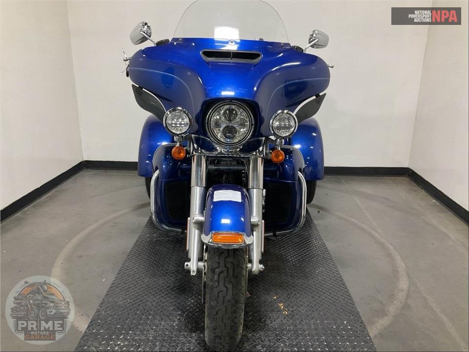 2017 Harley-Davidson FLHTCUTG TRIGLIDE ULTRA CLASSIC — фото 2