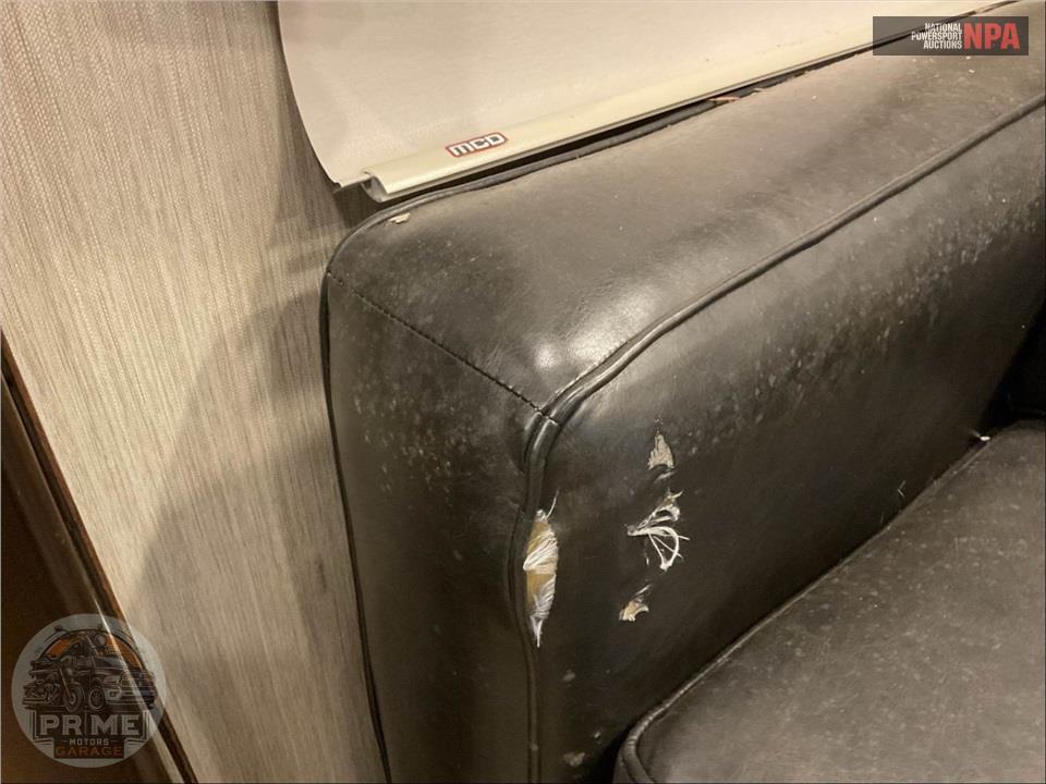 2019 Palomino By Forest River M-383FBC - COMPASS FIFTH WHEEL SERIES — фото 10