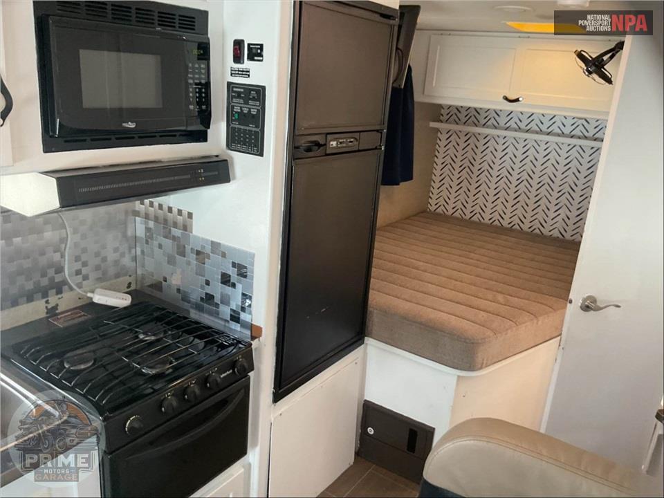 2018 Winnebago M-22R FORD - MINNIE WINNIE SERIES — фото 8