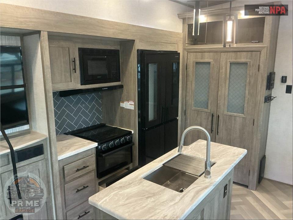 2021 Salem By Forest River M-369BL - HEMISPHERE FIFTH WHEEL SERIES — фото 8