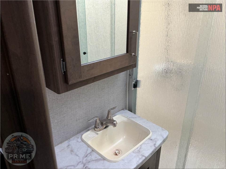 2019 Keystone Rv M-330 RL - LAREDO SERIES — фото 17