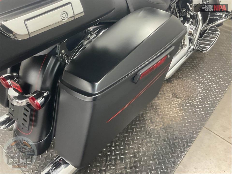 2015 Harley-Davidson FLHXS STREET GLIDE SPECIAL — фото 16