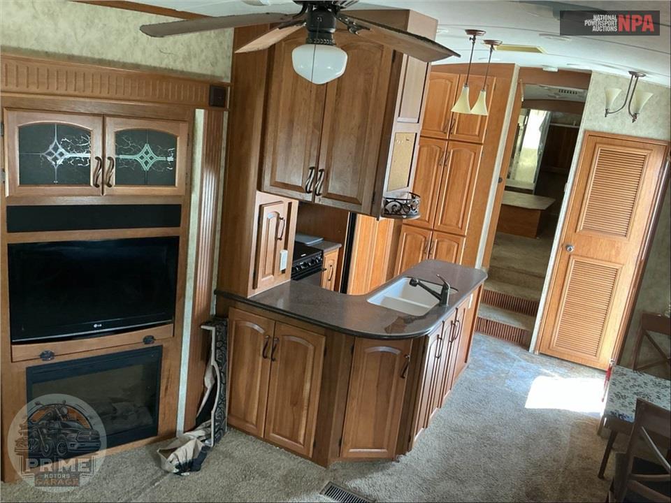 2011 Keystone Rv M-3400 RL - MONTANA HICKORY FIFTH WHEEL SERIES — фото 8
