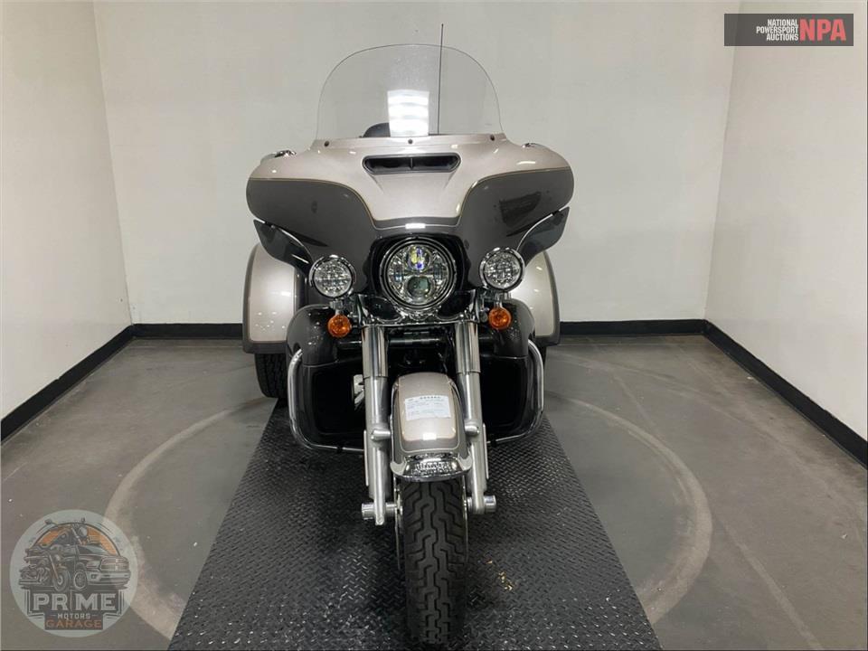 2023 Harley-Davidson FLHTCUTG TRI GLIDE ULTRA CLASSIC — фото 2